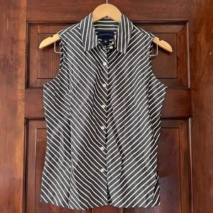 Charter Club Size 8 Sleeveless Gray Herringbone Button Down Shirt